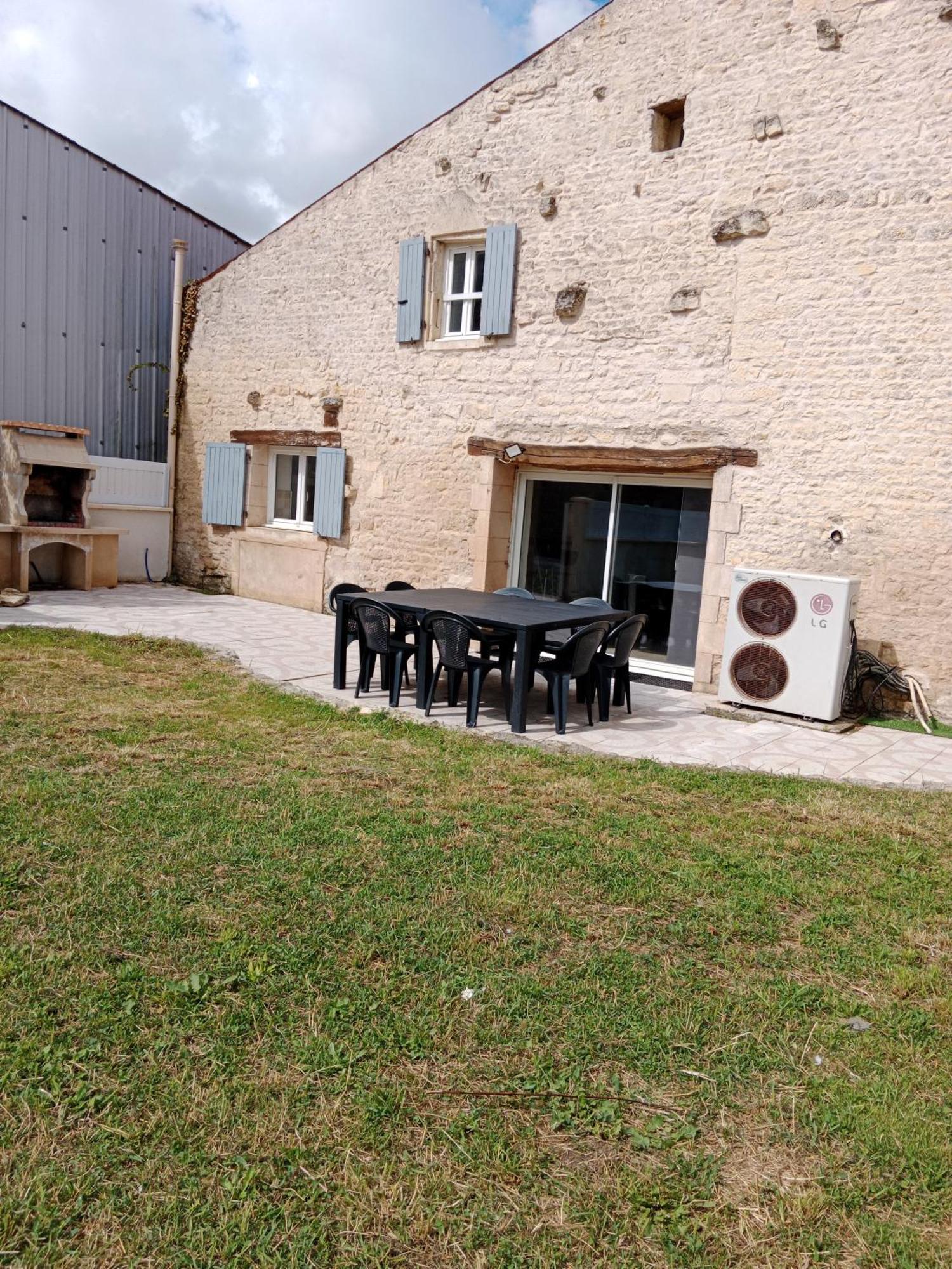 La Grange Pyratelle Villa Puyravault  Exterior foto